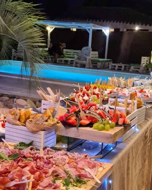 Festa privata catering Ainhoa — allestimento e buffet